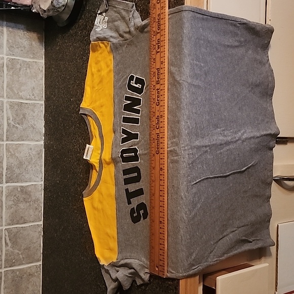 ⭐️3/$20⭐️Pink Victoria Secret t-shirt - Picture 6 of 7